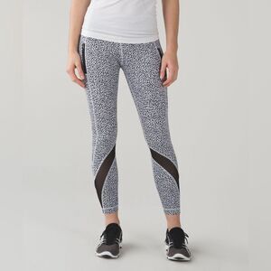 Lululemon Inspire Miss Mosaic White/ Black 7/8 Tight II Size 6